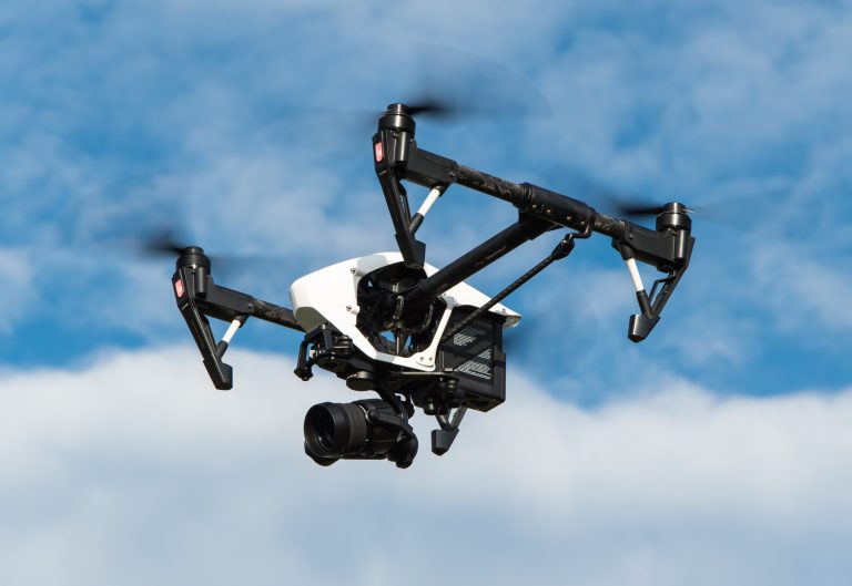 Apprendre à utiliser les radiocommandes pour piloter des drones
